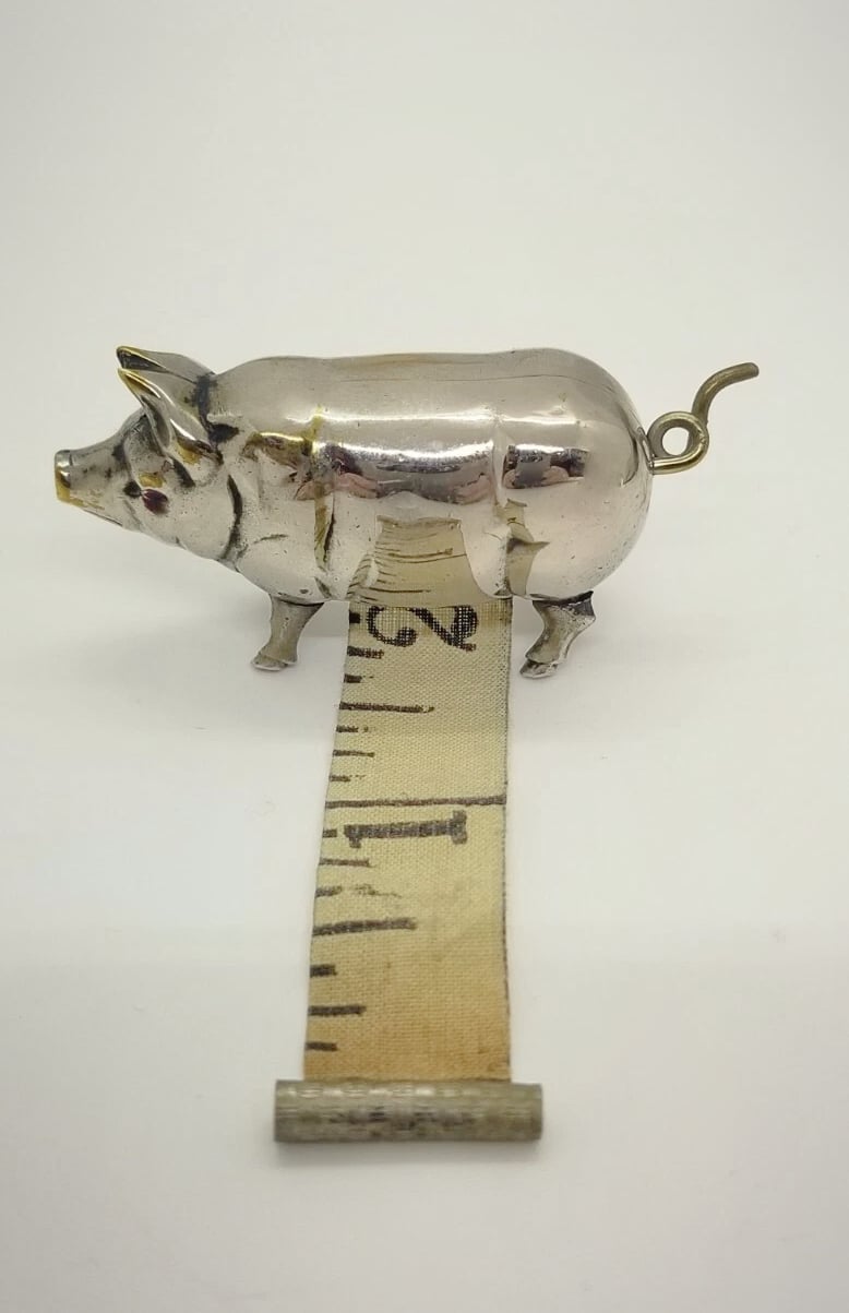 Antique-Inspired Pig Mini Tape Measure